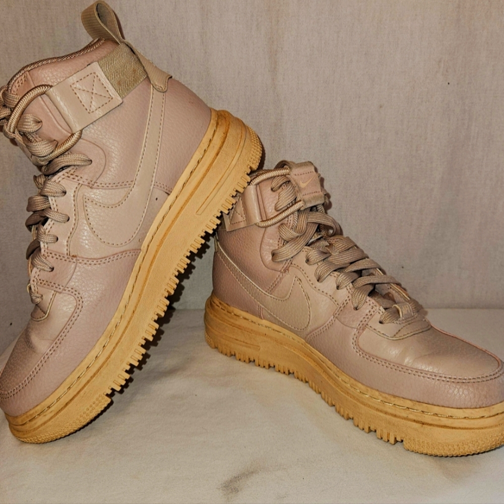 Women's Nike Air Force 1 High Utility 2.0 in Arctic Gum Pink/Fossil Stone-sz 7